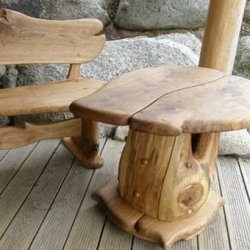 Деревянный стол для дачи
