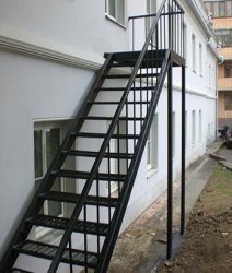Как сделать металлическую лестницу на улице